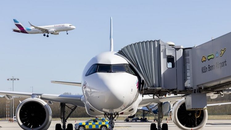 Eurowings Am Flughafen Cgn 2.jpg